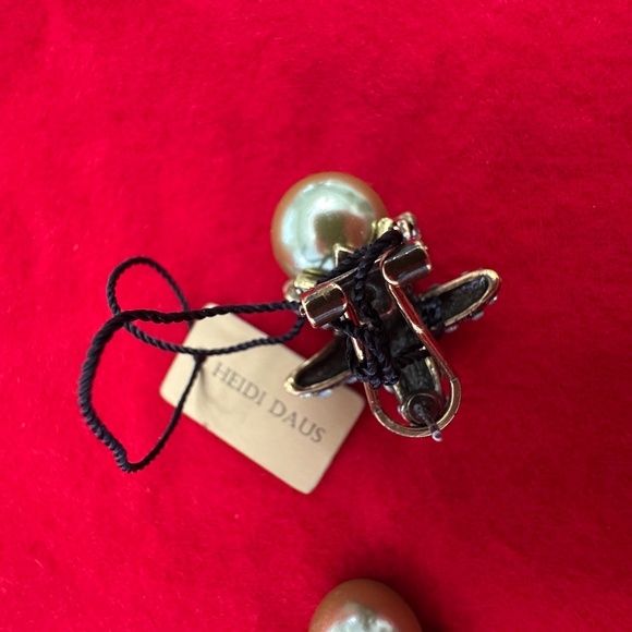 NWT Heidi Daus Stud Earrings - Picture 3 of 5